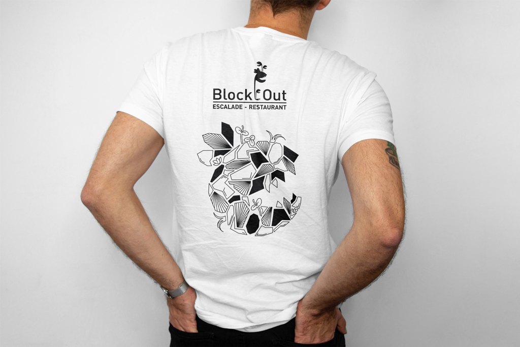 Projet du portfolio : Personne de dos portant le t-shirt Block'out 2024