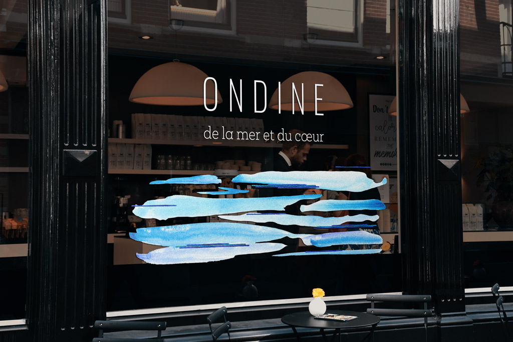 Vitrine d'un restaurant Ondine